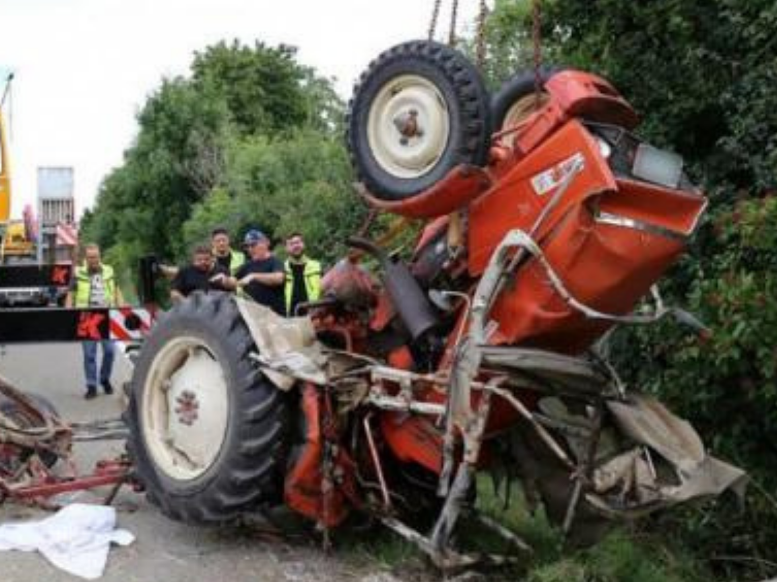 Auto naleteo na traktor kod Vreoca